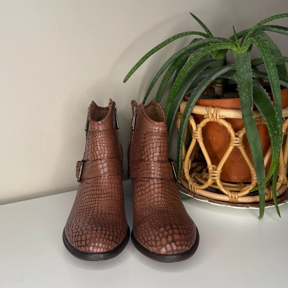 Donald J Pliner Dalis Western Couture Ankle Boots Snakeskin Embossed Leather 8M - Picture 3 of 10